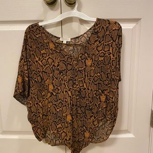Super cute summer top.